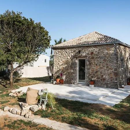 The Wild Cyclamen Stone House And Estate Casa de Férias